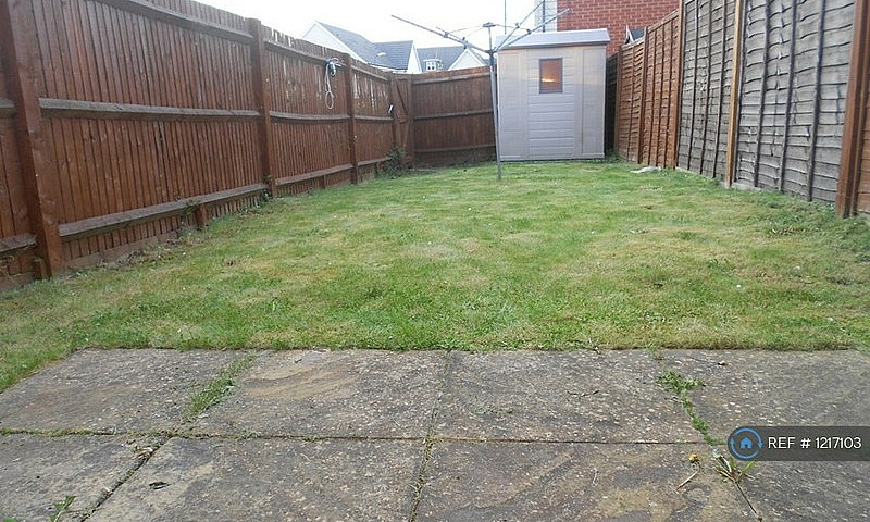 2 Bedroom House In E...