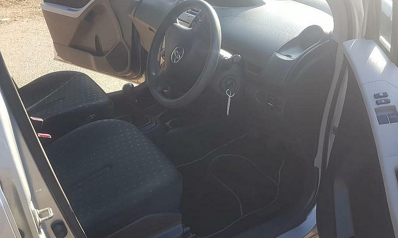 Toyota Yaris 1 Litre...