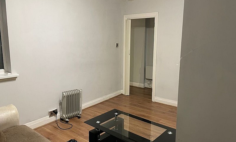 2 Bedroom Flat ...