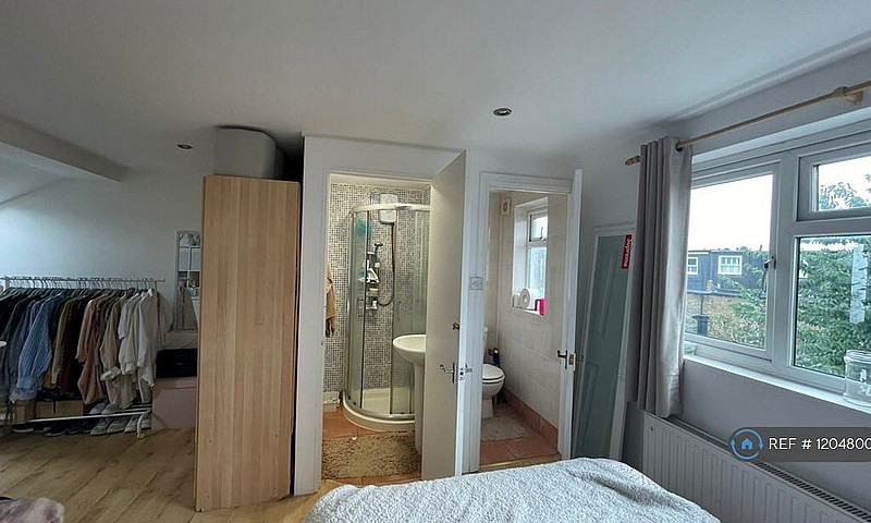 4 Bedroom House In A...