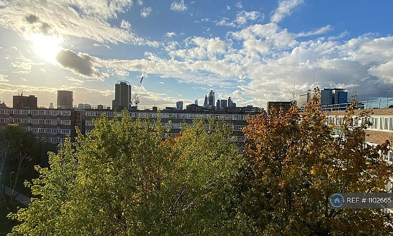 3 Bedroom Flat In Cl...