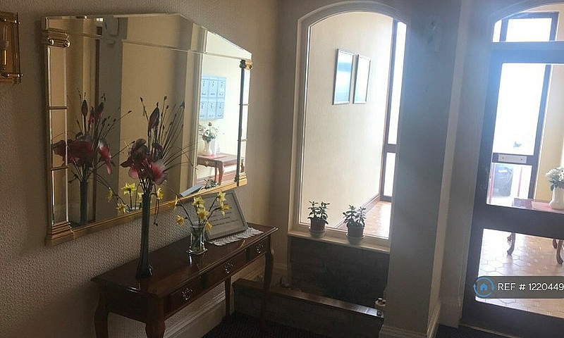 1 Bedroom Flat In Qu...