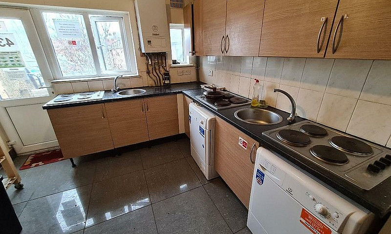 Studio Flat In Rayne...