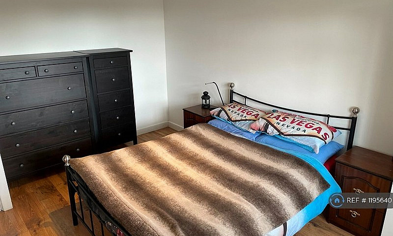 1 Bedroom In Russett...
