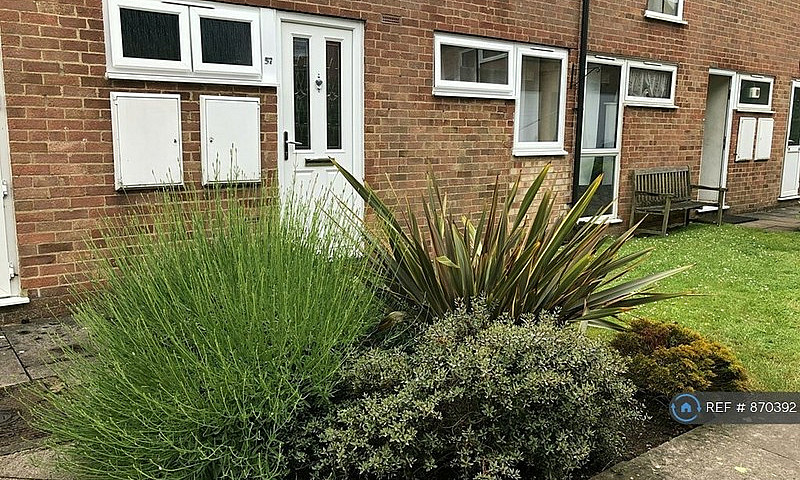 1 Bedroom Flat In De...