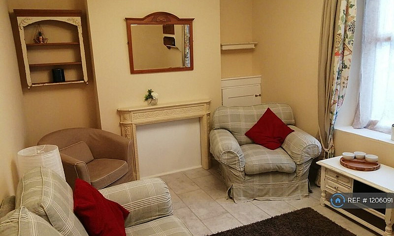 2 Bedroom House In W...