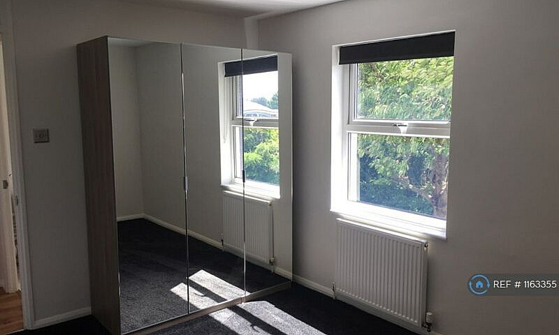 1 Bedroom Flat In Gr...