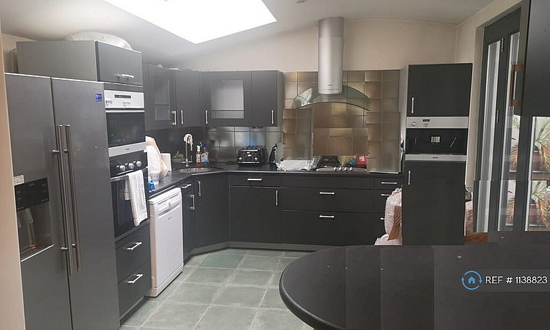 4 Bedroom House In L...