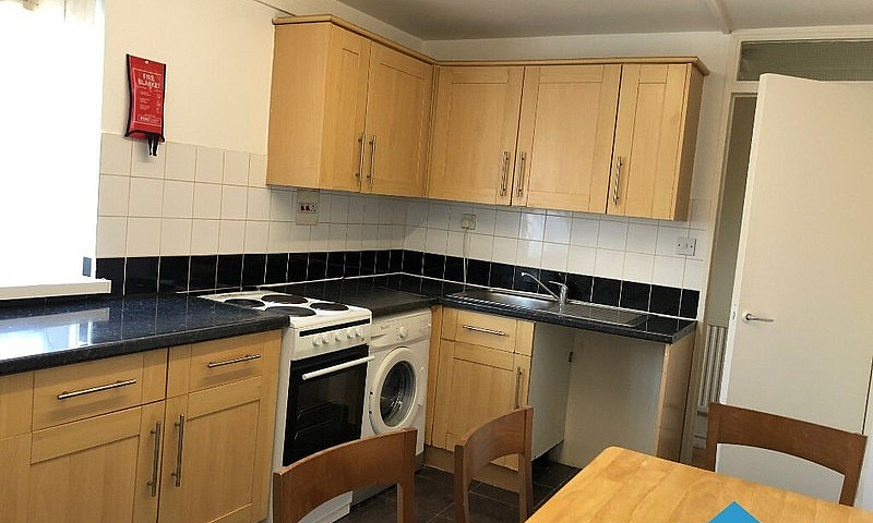 Large 3 Bedroom 1St ...