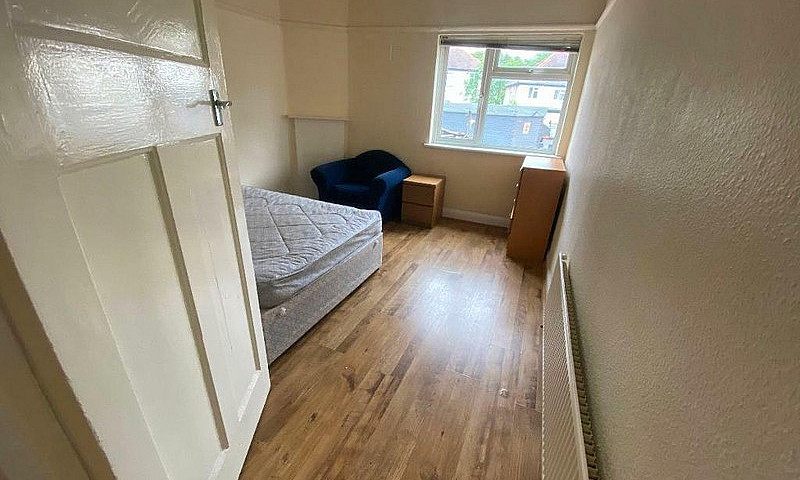 5 Bedroom Flat In Pa...