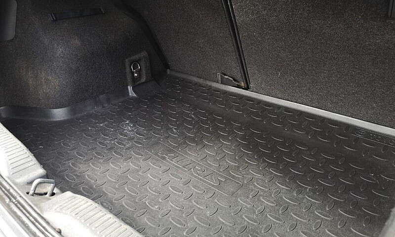 2007 Toyota Auris 1....