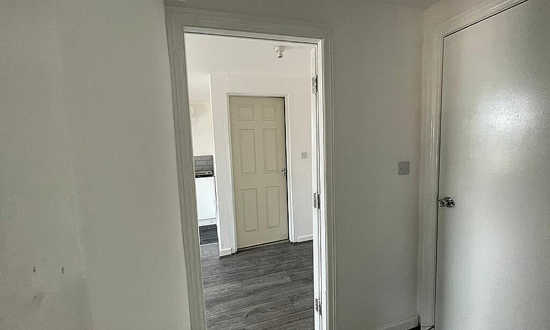 **Flat To Rent**Stra...