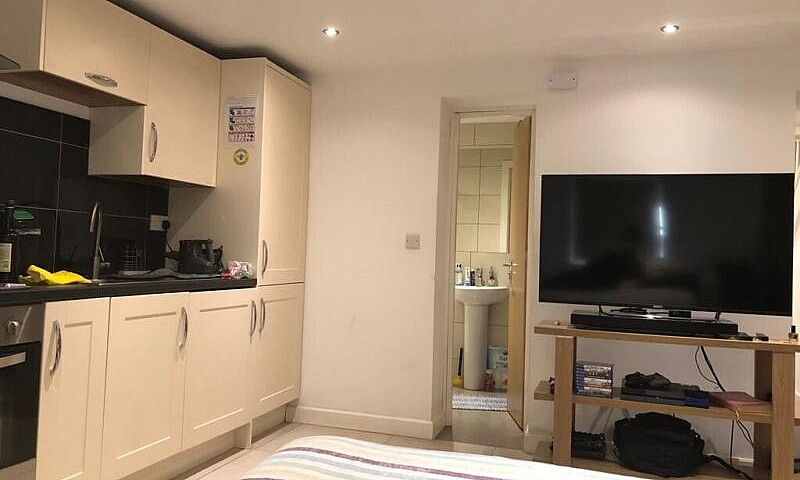 August-Studio Flat A...