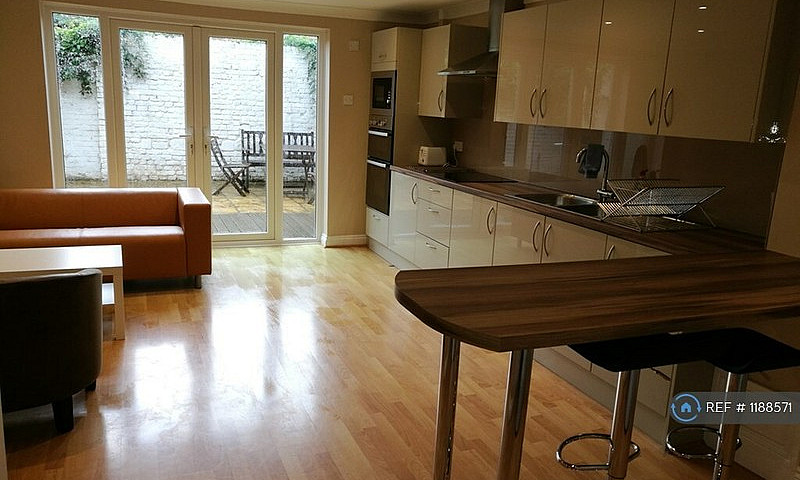 1 Bedroom In Peel Pl...