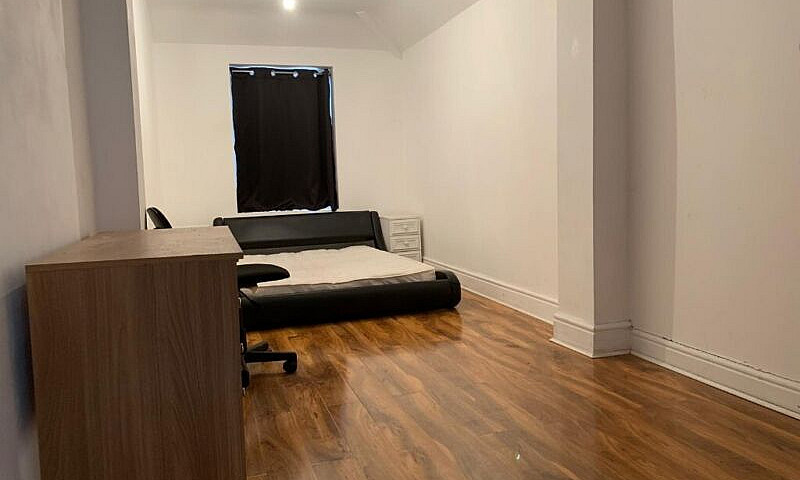 Stunning 4 Bed Prope...