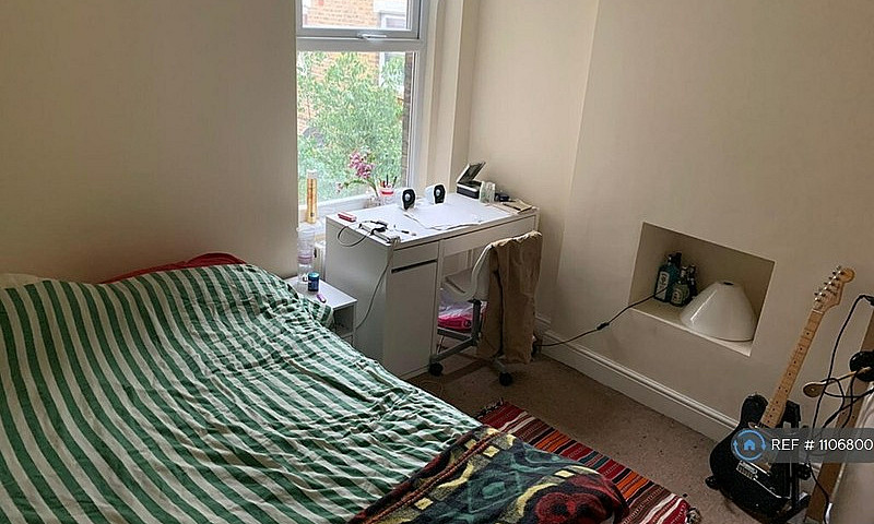 5 Bedroom Flat In So...