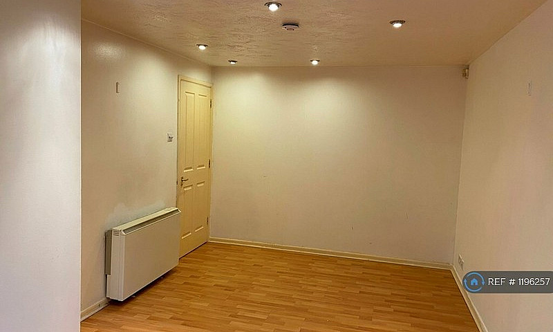 2 Bedroom Flat In Ki...