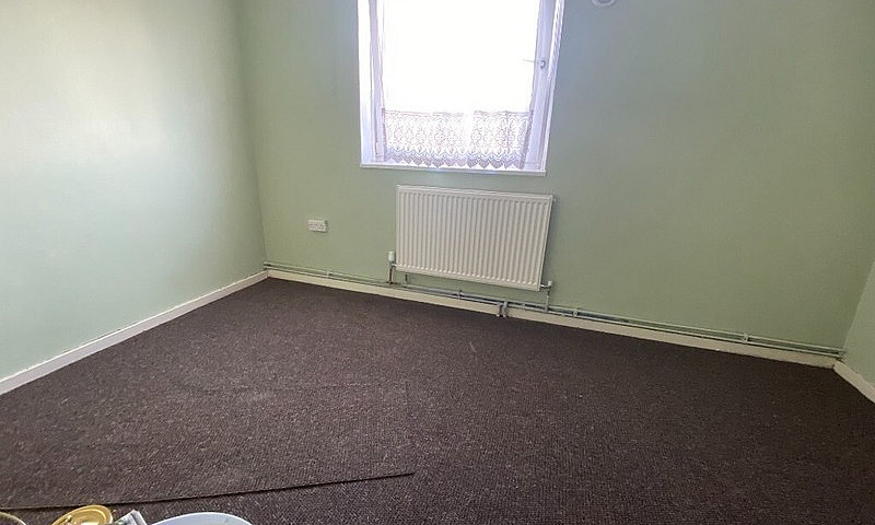 3 Bedroom Maisonette...