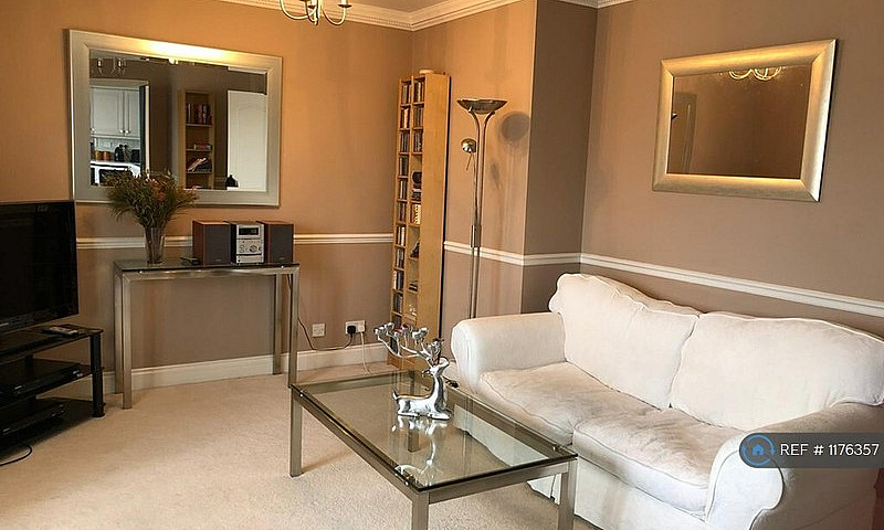 2 Bedroom Flat In Mo...
