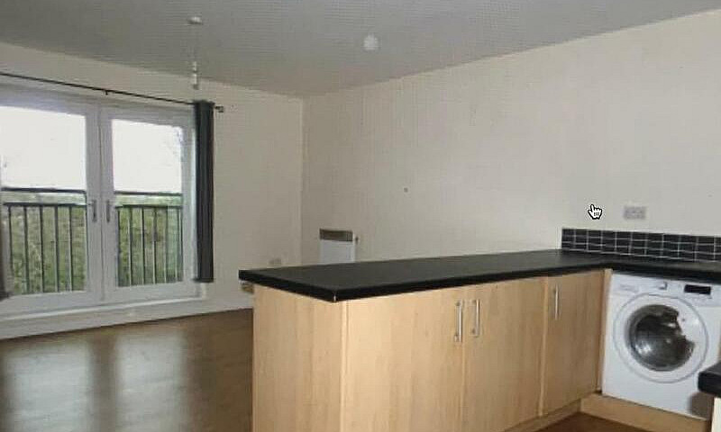 2 Bedroom Flat In Ka...
