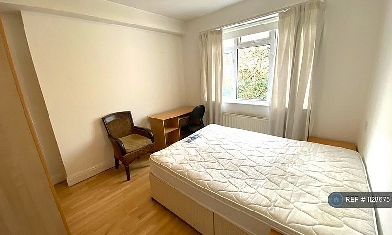 3 Bedroom Flat In We...