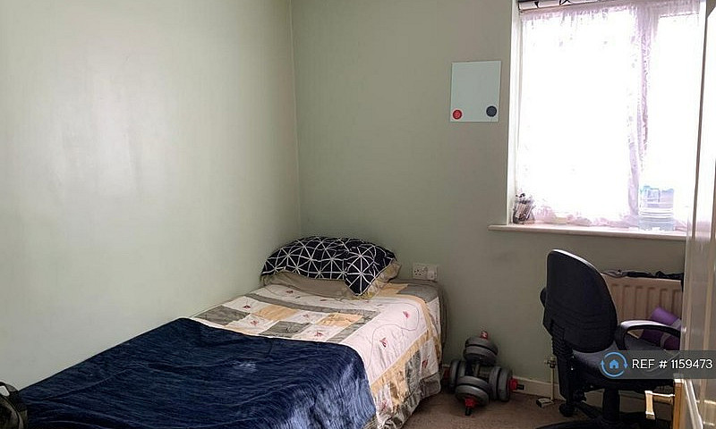 2 Bedroom Flat In Or...