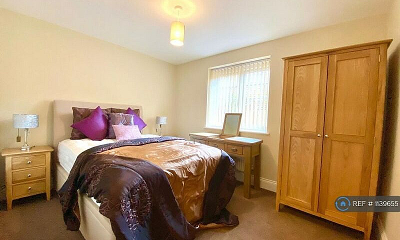 1 Bedroom Flat In Ho...