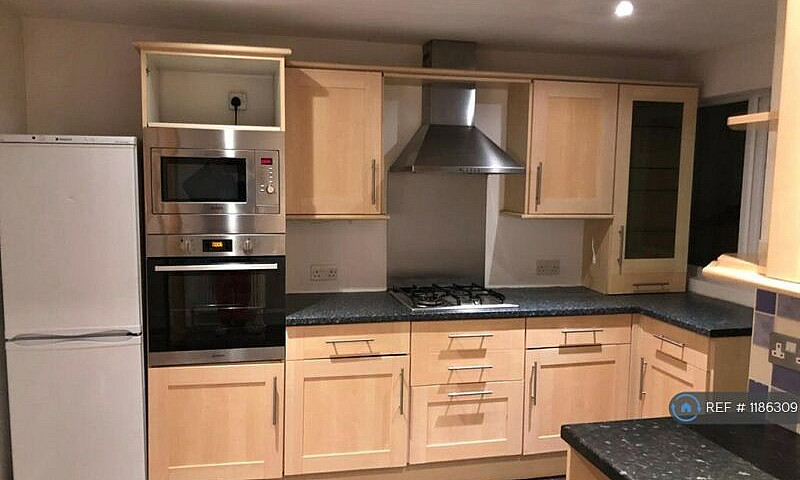 3 Bedroom House In B...
