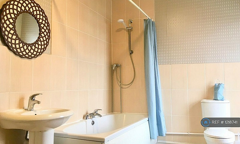 1 Bedroom In Roberts...