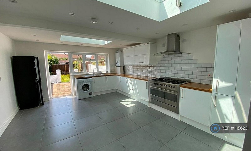 3 Bedroom House In H...