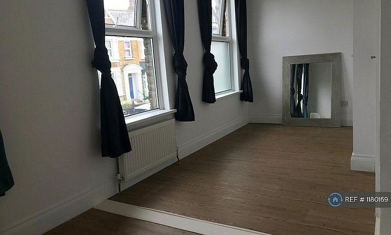 1 Bedroom Flat In Mo...