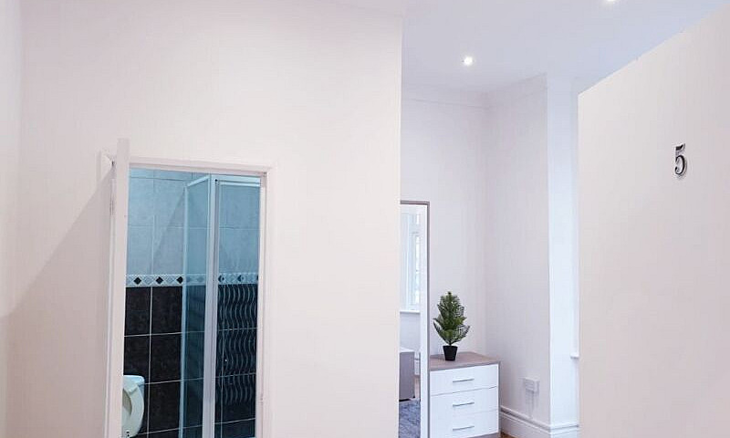 Ensuite Room In Nw26...