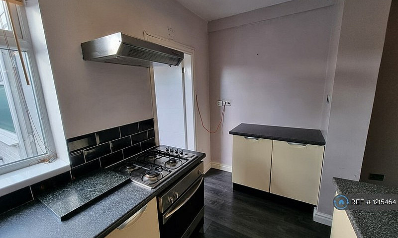 2 Bedroom House In L...