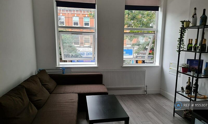 2 Bedroom Flat In Cr...