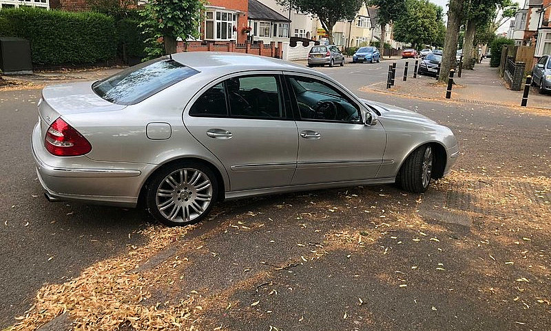 Mercedes E Class E32...