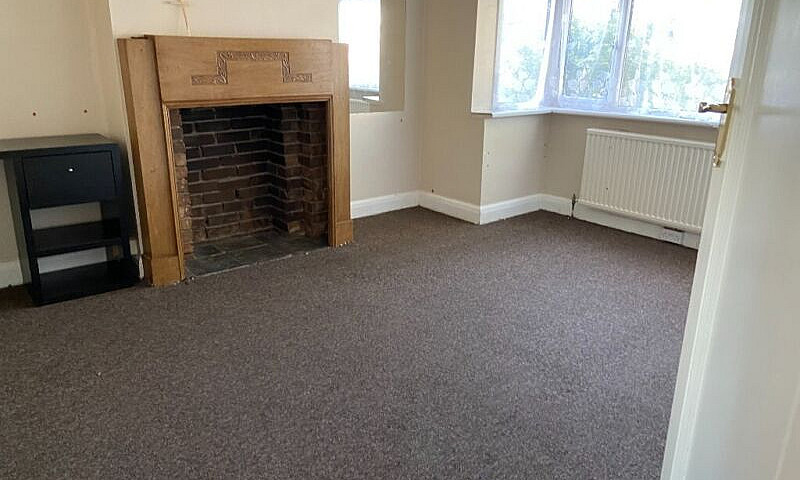 5 Bedroom Semi Detac...