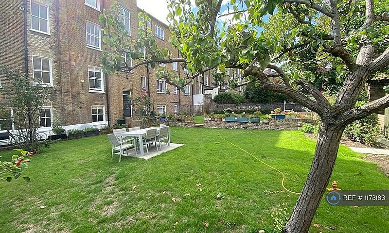 3 Bedroom Flat In Pa...