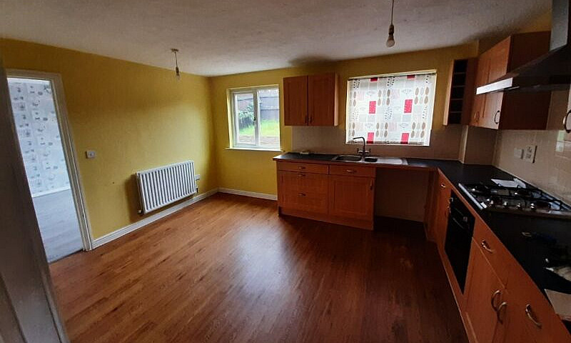 Large 4 Bed House Fo...
