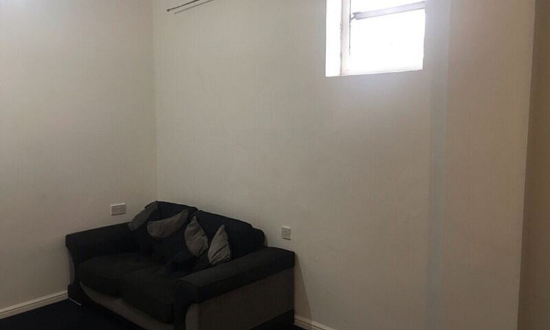 Studio Flat £850 Per...