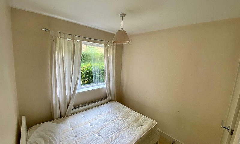 2 Bedroom Flat In Ni...