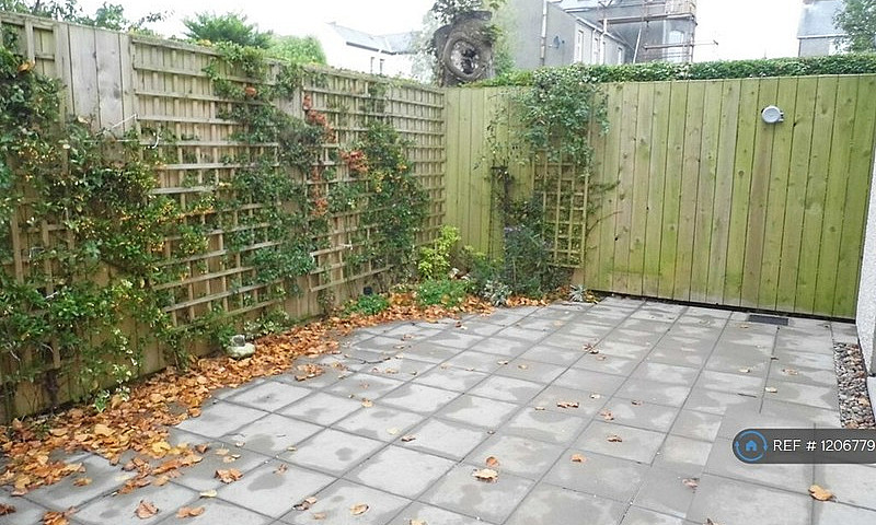 2 Bedroom House In W...