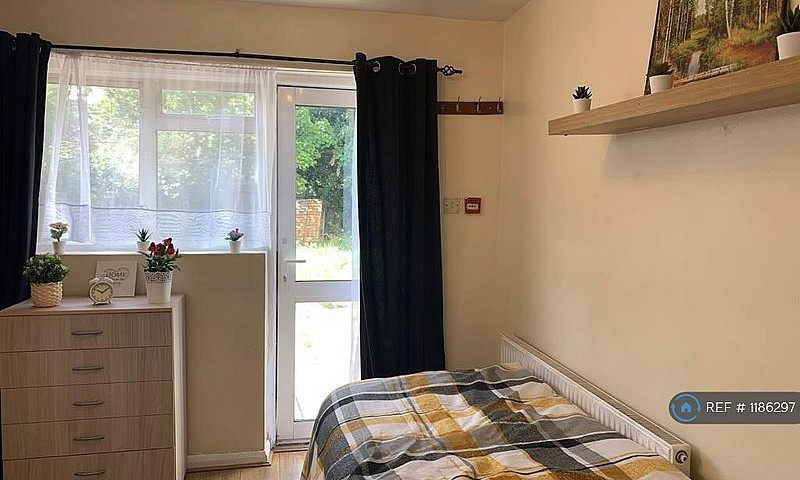 Studio Flat In Belmo...