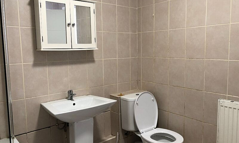Rooms Available In B...