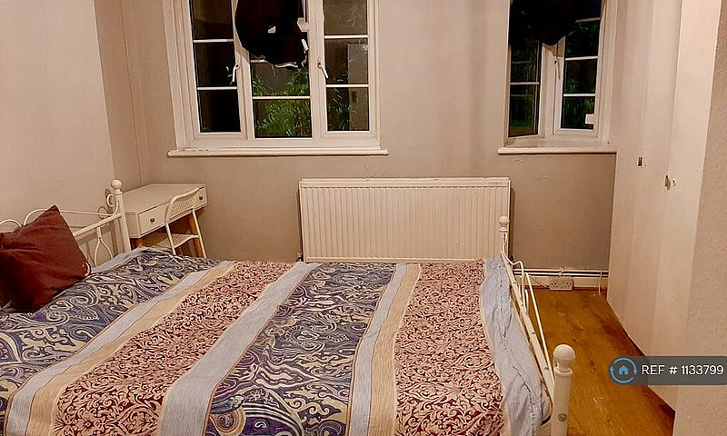 3 Bedroom Flat In Oa...