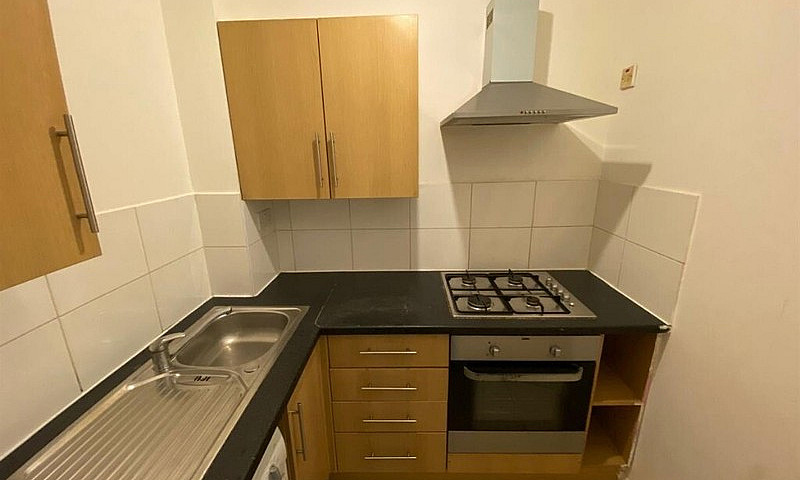 Spacious 2 Bed Groun...