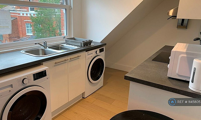 1 Bedroom Flat In De...