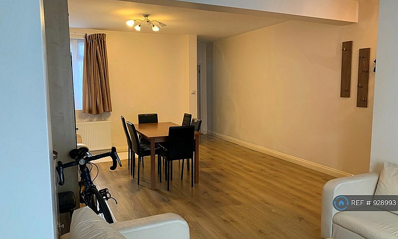 3 Bedroom House In F...