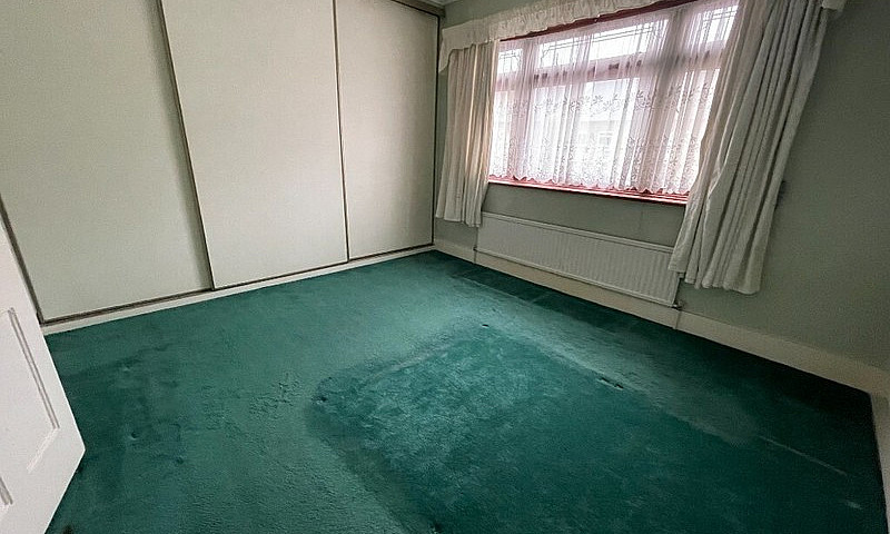 Three Bed House In R...
