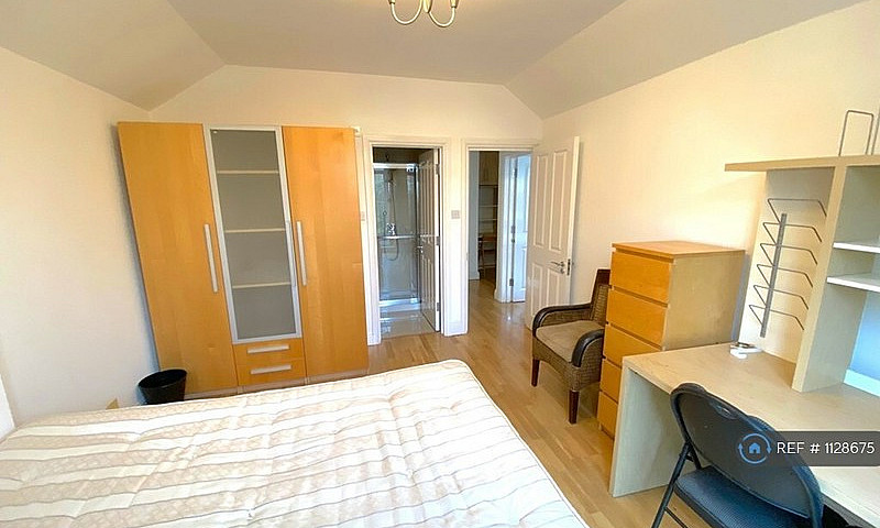 3 Bedroom Flat In We...