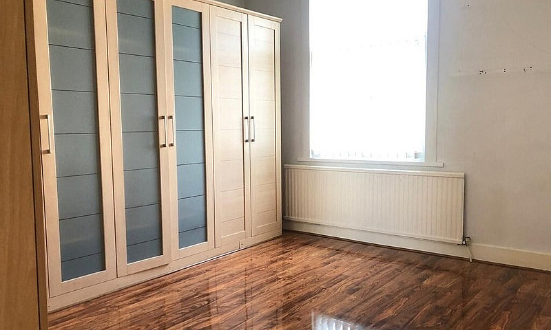 Three Bed House Clos...